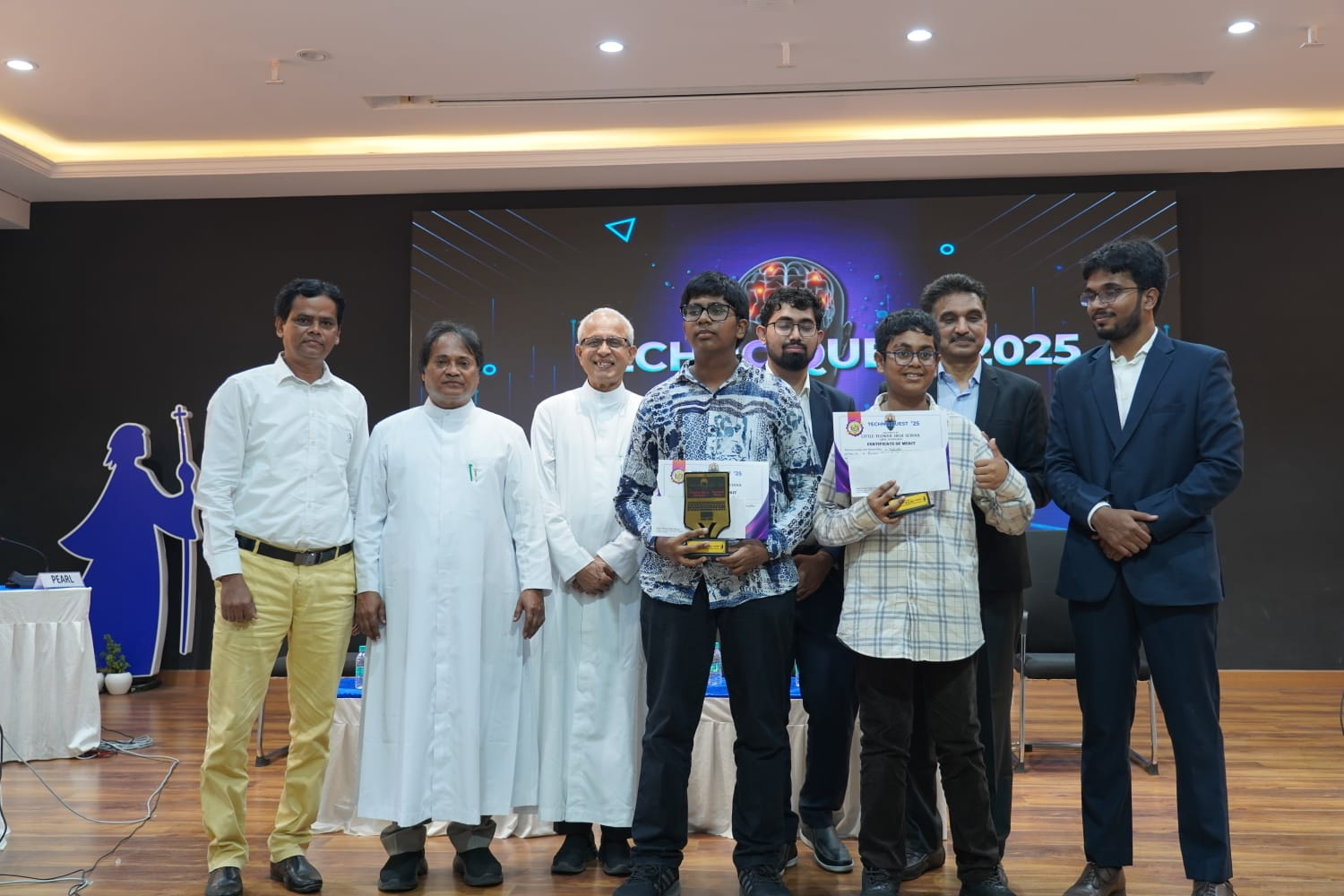 IT and GK Quiz group picture
